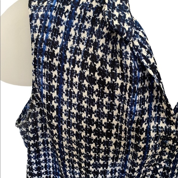 tahari ASL Sleeveless Blue & White Patterned Blouse Top Women PM Petite Medium - Picture 3 of 5